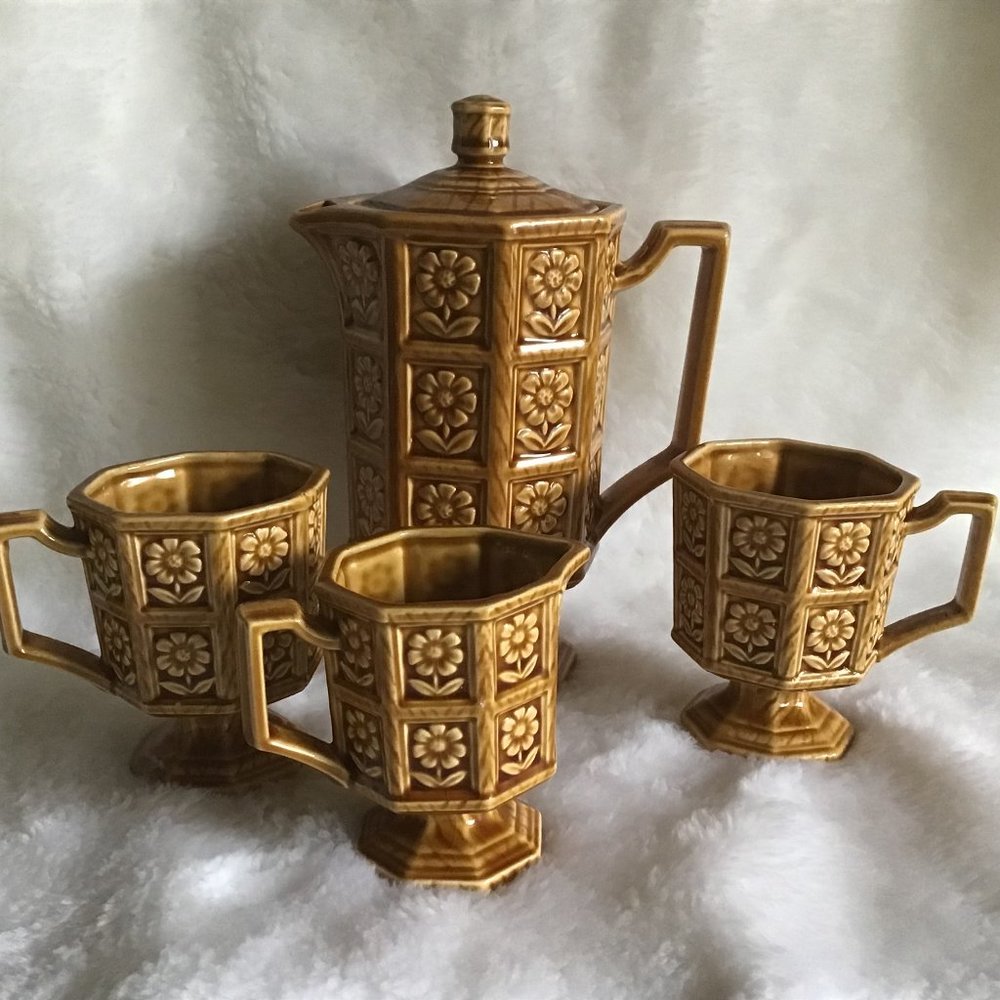 Daisy Embossed Pattern Ceramic Teapot / Coffee Pot Set VTG 50's - Picture 4 of 7